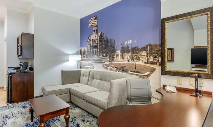 Sulphur Springs Hotel | Clarion Pointe Sulphur Springs