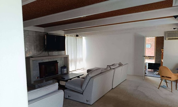 Lakes Entrance Villa | Clarkes Beach House - Walk distance to beach and Cozy living