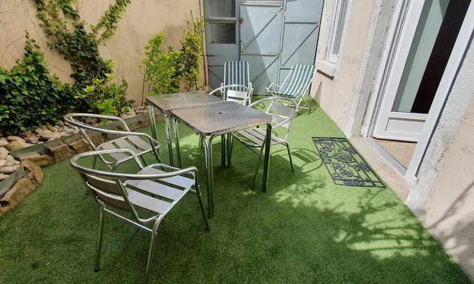 Vienne Apartment | Classé 4 étoiles - Cybèle - Centre ville 2 Chambres, cour privative et Garage