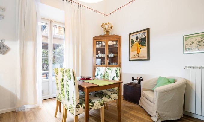 Santissima Annunziata Apartment | Classic flat by Liberty Square & Savonarola Square