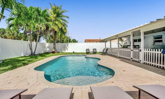 Cypress Lakes House | Classic Florida 6 Bedroom Heated Pool 10 mins to the beach