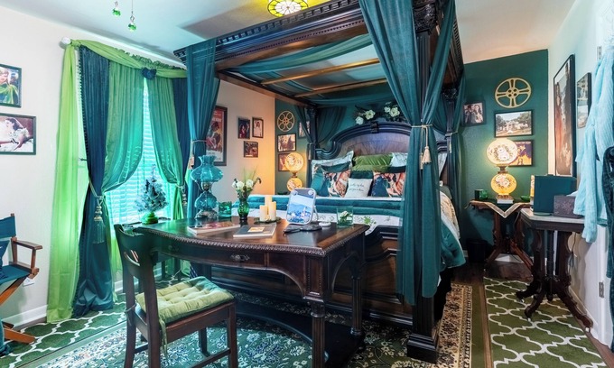 Waxahachie House | CLASSIC MOVIE/MUSIC THEMED SELF-SERVE BnB, A PERFECT FIT FOR FAMILIES & FRIENDS!