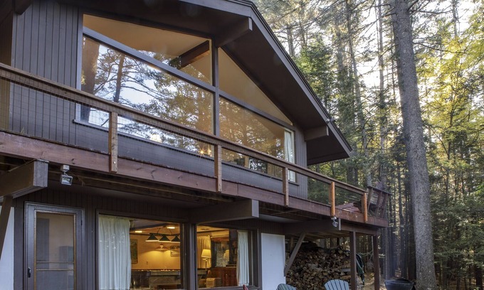 North Conway Ski Chalet | Classic New Hampshire Ski Chalet in the Mountains +AC