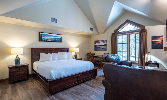 Tamarack Condo | Classic Studio in Osprey Meadows with Fireplace