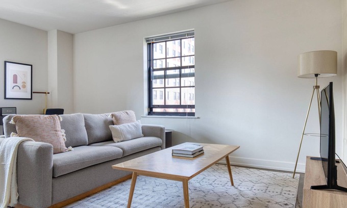 Uptown Apartment | Classic Uptown 1BR w/ Fire Pits & Rooftop, nr L Red Line, by Blueground