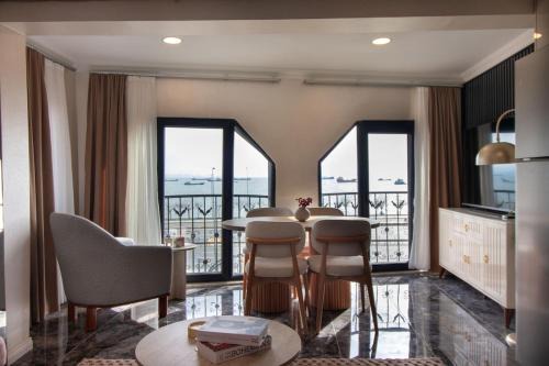 Fatih Apartment | Classy 2BR Hideaway with Dazzling Panorama