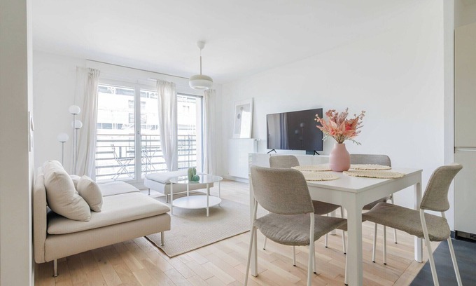 Les Puces de Saint-Ouen Apartment | Classy apartment - Flea Market