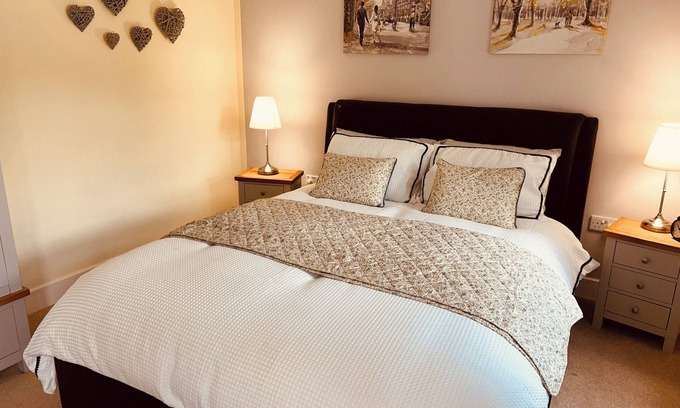 Heathton Apartment | Claverley Hideaway Sleeps 2 with Patio