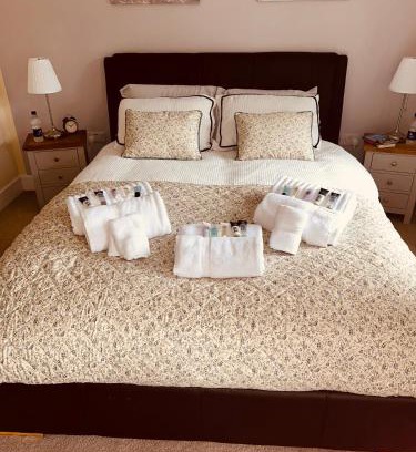 Heathton Apartment | Claverley Hideaway Sleeps 2 with Patio