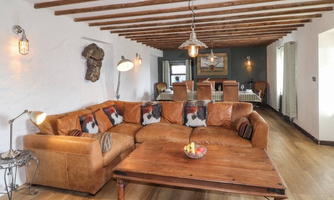 Haverfordwest House | CLAWDDCAM, pet friendly, character holiday cottage in Mathry