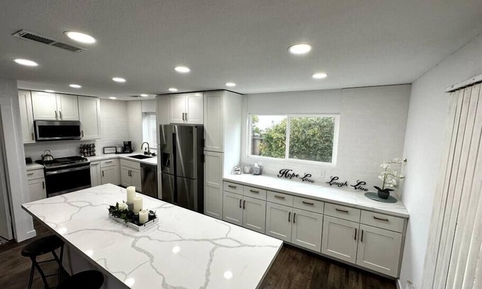 Hanford House | Clean and comfy w/fast internet