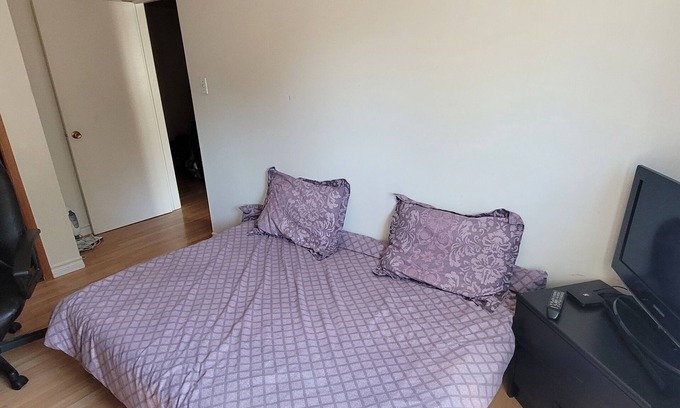 Scarborough House | Clean and cozy private room.