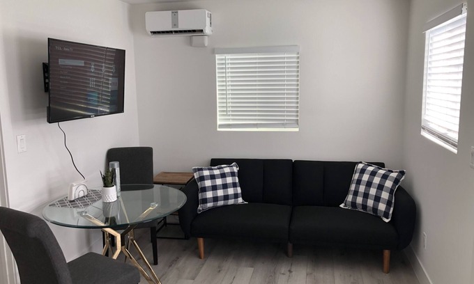 Reseda House | Clean Fully-Equipped Detached Guest House