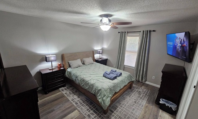 Paducah House | Clean, quiet & comfortable, 3 bed 2 bath pet friendly Paducah home near winery.