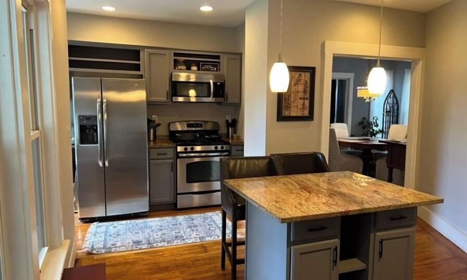 Auburn House | Clean, secure, fully furnished 2nd floor home