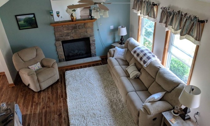 North East House | Cleaned + Disinfected according to EPA/CDC standards - Great Wine Trail Location