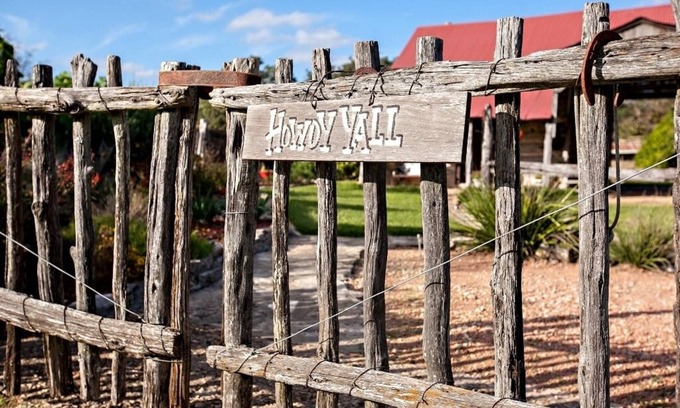 Fredericksburg Cabin | Clear Springs Log Cabin | Pet-friendly | Historic