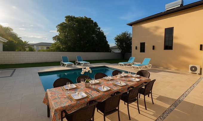 Clermont House | Clearview Estate 7 bedrooms with pool & AC