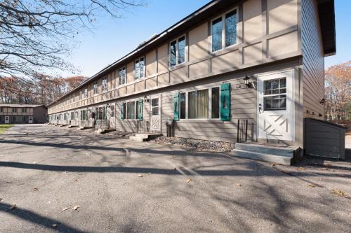 Eagle River Apartment | Cleerwood Village #261