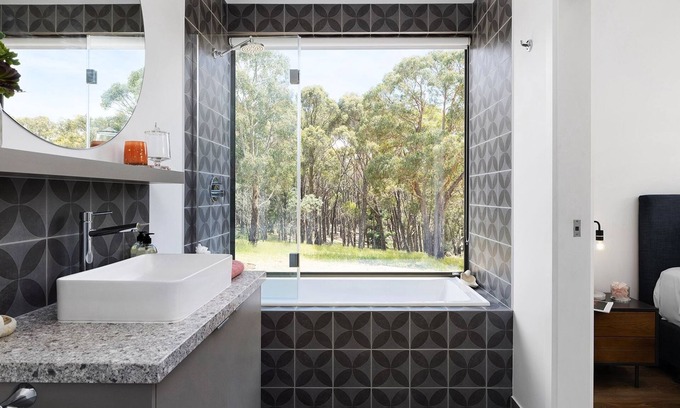 Eganstown House | Clematis Villa - Modern couples retreat with bath and views