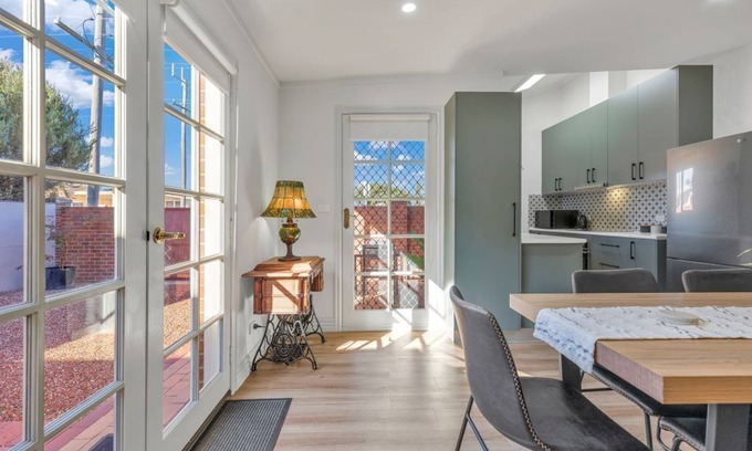 Kyabram House | Clements House, 100 metres from the main street. 3 Bedroom Family Home.