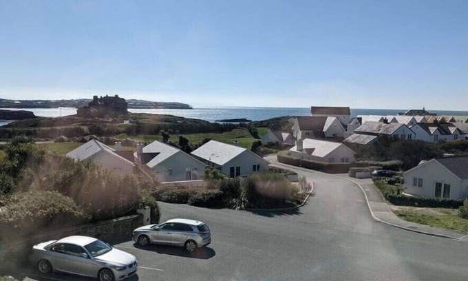 Trearddur Bay Apartment | Cliff Apartment- sea views, close to the beach