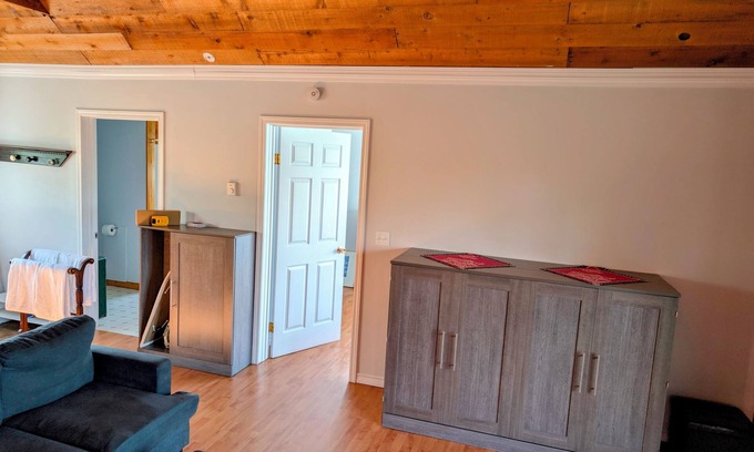 Alert Bay Cottage | Cliff Haven on the Bay - Ocean, Bay, & Mountain View, 1 bdrm Cottage