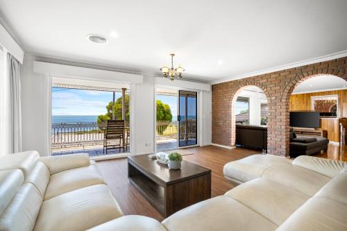 Clifton Springs House | Clifton Springs Ocean View House With Woodfire Oven and BBQ