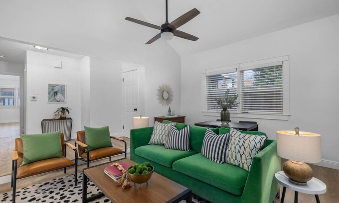 St. Louis House | Close to All STL : Adorable 3BR/2BTH : STL Zoo Forest Park Wash U Hospitals