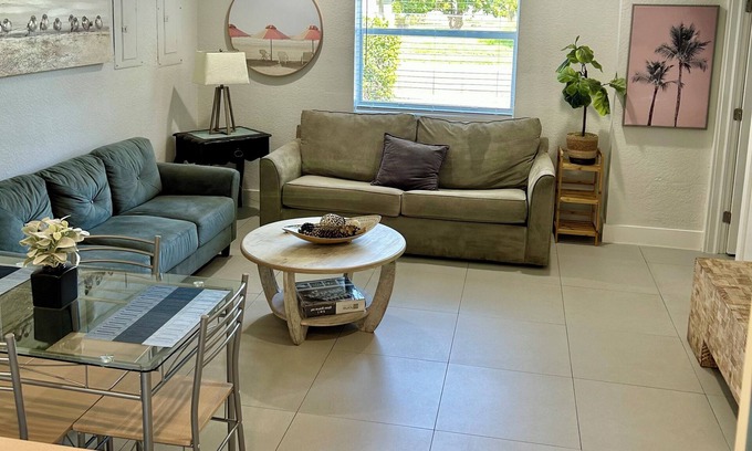 Flamingo Parks Bed & Breakfast | Close to everything! Perfect basecamp for WPB