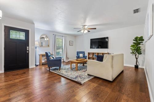 Little Rock House | Close to Everything Dining Shopping & Hiking