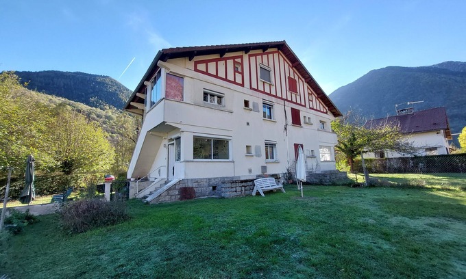 Vicdessos Apartment | Close to hiking and skiing quiet and beautiful garden