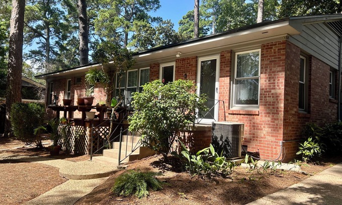 Springlake House | CLOSE TO HOSPITALS & NORTON ART GALLERY- VERY NICE 2 BDRM/2 BATH HOME W/BIG YARD