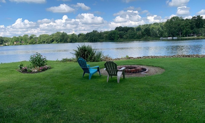 Lakeville Cottage | Closed for the Season/Re-opens late April-Lakefront Cottage at O'Dells Lake