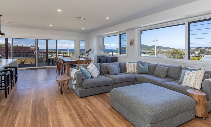 Forster House | Cloudcatcher atop Bennets Head.