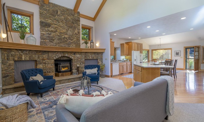 Clymer Condo | Club Home on slopes Ski in/Ski Out.