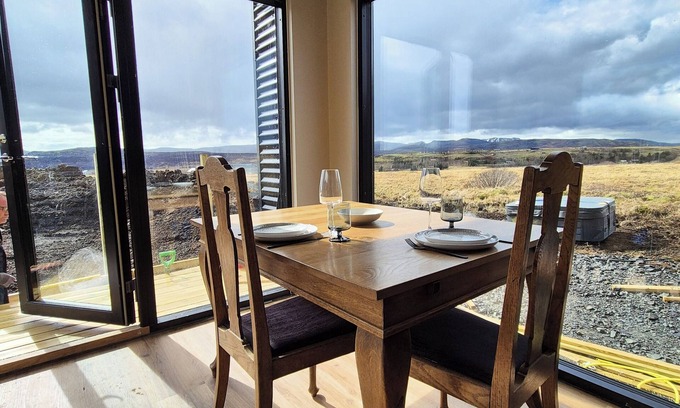 Selfoss Cabin | Cosy Northern Ligths Cabin with hot tub and magical views on the Golden Circle