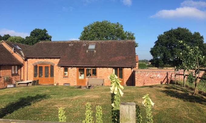 Alcester House | Coach House at Oaks Barn Farm Alcester with optional hire Salt water hot tub