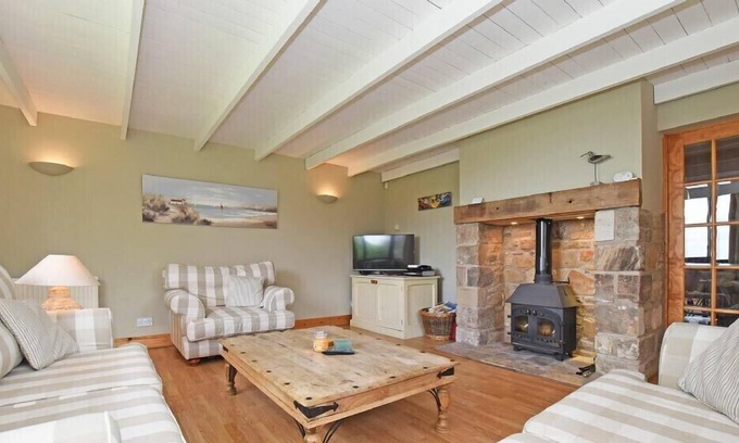 Berwick-upon-Tweed Cottage | COACH HOUSE (BEAL), pet friendly, country holiday cottage in Beal