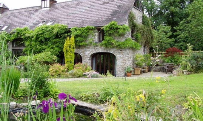 Pentrefelin House | Coach House Cottage - Three Bedroom House, Sleeps 5