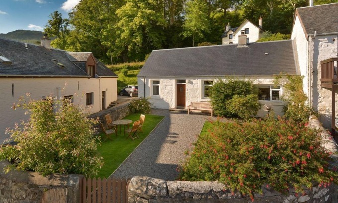Slate Islands Cottage | Coachmans Cottage - a delightful mews cottage with enclosed garden