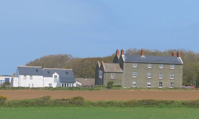 Solva Apartment | Coastal apartment with stunning views, near the Pembrokeshire Coastal Path