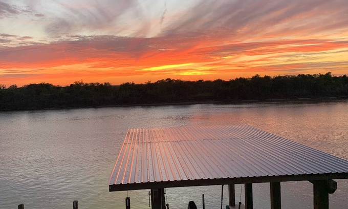 Matagorda House | Coastal Cabana! Three bedrooms and a lighted pier on the river!