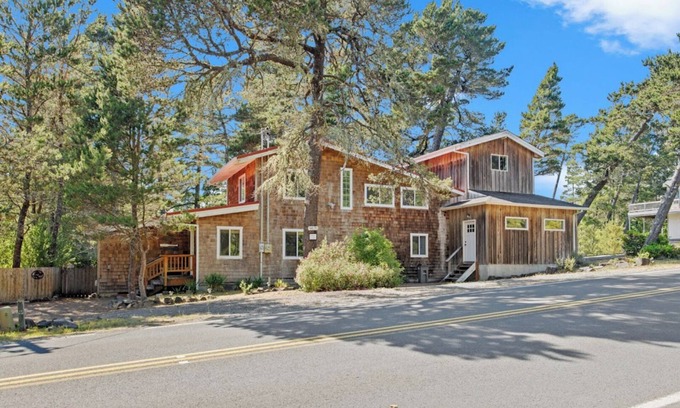 Manzanita House | Coastal calm awaits! BBQ, fire pit, private hot tub, & dogs welcome!
