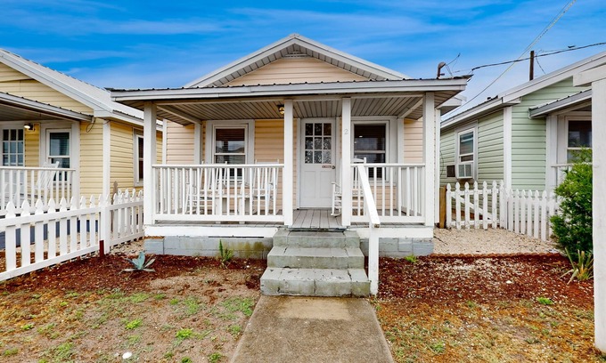 Kure Beach Cottage | Coastal cottage with short walk to the beach and fishing pier