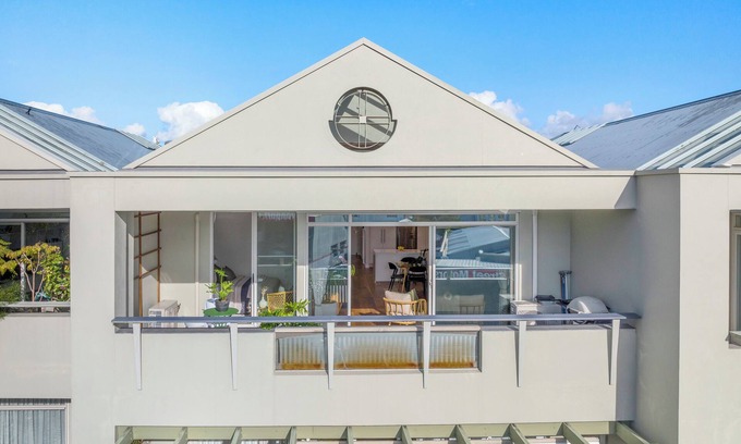 Devonport Apartment | Coastal elegance with stunning views and urban convenience!
