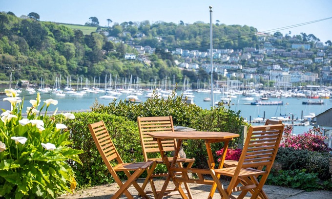 Dartmouth House | Coastal Escape: River Views, Terrace & Parking