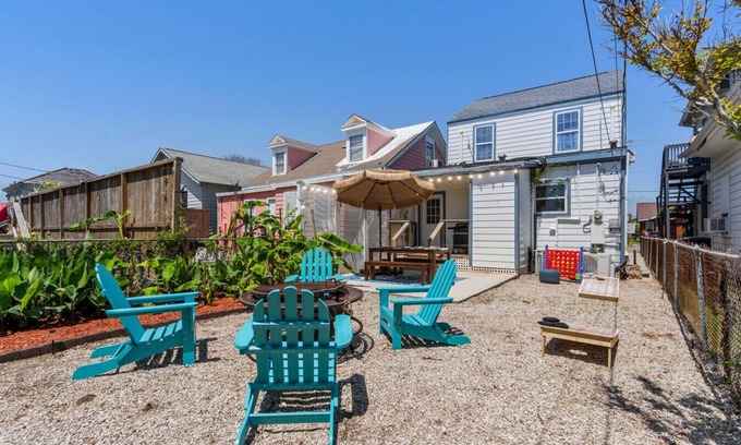 Galveston Bed & Breakfast | Coastal Escape | Steps to Beach | Fire Pit