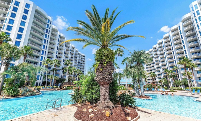 Fort Walton Beach - Destin Condo | Coastal Haven: Pools, Restaurant, & Beach Shuttle