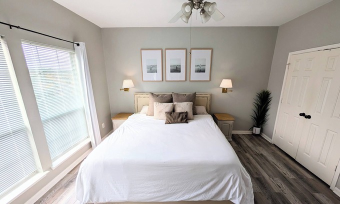 League City House | Coastal Home with Neighborhood Fishing Pier